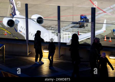 Terrasse pour visiteurs à l'aéroport de Cologne-Bonn, Rhénanie du Nord-Westphalie, Allemagne Banque D'Images