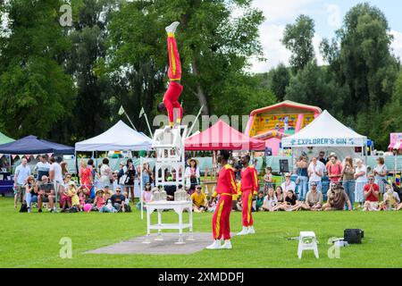 Damerham, Fordingbridge, Hampshire, Angleterre, Royaume-Uni, 27 juillet 2024. L'équipe acrobatique des Black Eagles se produit devant la foule à la foire et au spectacle horticole de Damerham Village. Crédit : Paul Biggins/Alamy Live News Banque D'Images