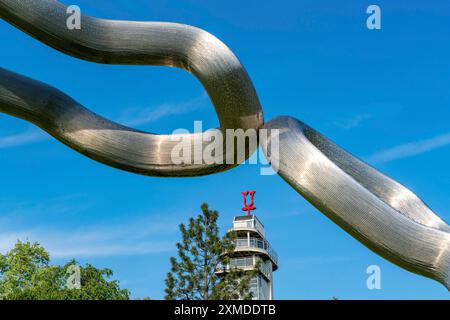 Le Grugapark, la Tour Gruga et l'œuvre d'Orion, sur le Kranichwiese, à Essen, Rhénanie du Nord-Westphalie, Allemagne Banque D'Images