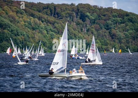 Lac Baldeney, régate de voile, laser et classe de canot, Essen, Rhénanie du Nord-Westphalie, Allemagne Banque D'Images