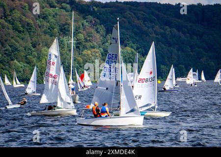 Lac Baldeney, régate de voile, laser et classe de canot, Essen, Rhénanie du Nord-Westphalie, Allemagne Banque D'Images