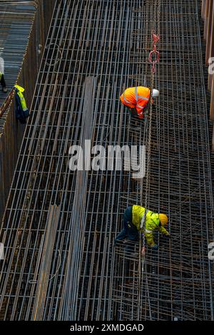 Travaux sur le treillis métallique de la fondation du nouveau pont Karl Lehr dans le port de Duisburg-Ruhrort, sur la Ruhr et le canal portuaire, important Banque D'Images