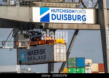 Port de Duisburg Ruhrort, conteneur cargo en cours de chargement et déchargement à DeCeTe, Duisburg Container terminal, Duisport, Duisburger Hafen AG Banque D'Images