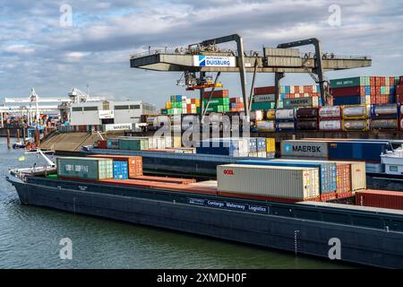 Port de Duisburg Ruhrort, conteneur cargo en cours de chargement et déchargement à DeCeTe, Duisburg Container terminal, Duisport, Duisburger Hafen AG Banque D'Images