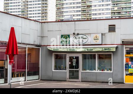 Duisburg-Hochheide, grand lotissement Wohnpark Hochheide, 6 immeubles de 20 étages avec plus de 1440 appartements, des années 1970, un seul immeuble de grande hauteur Banque D'Images