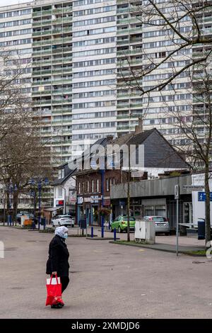 Duisburg-Hochheide, grand lotissement Wohnpark Hochheide, 6 blocs de tour de 20 étages avec plus de 1440 appartements, des années 1970, un bloc de tour appelé Banque D'Images