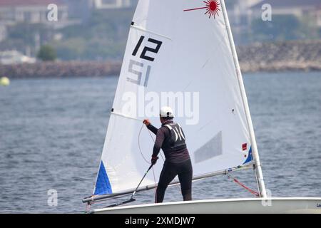 Jakarta, Indonésie, 27 juillet 2024 Alif Apriliano Ariesta en compétition pour ILCA 6 S'OUVRE lors du Championnat International de voile de Jakarta 2024 à Symphony of the Sea, Ancol, Jakarta, Indonésie, crédit Shaquille Fabri/ Alamy Live News Banque D'Images