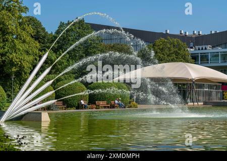 Le Grugapark à Essen, entrée principale, Grugahalle, plans d'eau, étang, Rhénanie du Nord-Westphalie, Allemagne Banque D'Images