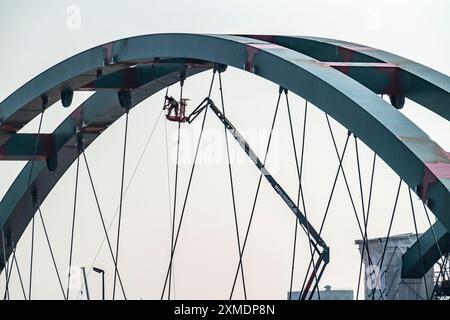 Nouvelle construction du pont Karl Lehr dans le port de Duisburg-Ruhrort, sur la Ruhr et le canal du port, importante connexion du port au Banque D'Images