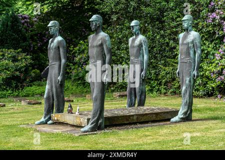 Cimetière Rotthauser à Gelsenkirchen, mémorial et cimetière des victimes de l'accident minier du 20 mai 1950 dans la mine de charbon de Dahlbusch, avec Banque D'Images
