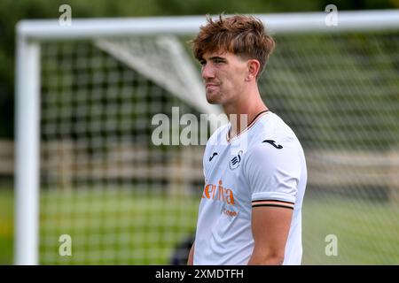 Swansea, pays de Galles. 27 juillet 2024. Brogan Popham de Swansea City lors du match amical des moins de 18 ans entre Swansea City et Leyton Orient au Fairwood Training Ground à Swansea, pays de Galles, Royaume-Uni le 27 juillet 2024. Crédit : Duncan Thomas/Majestic Media/Alamy Live News. Banque D'Images