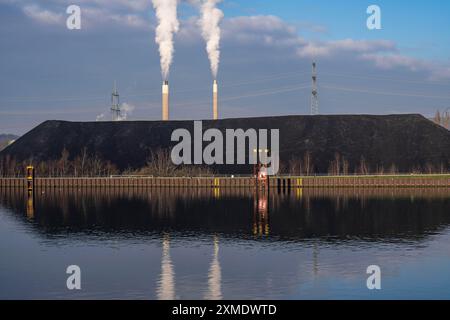 Stockage de charbon, stockage de charbon, charbon vapeur, pour la centrale thermique STEAG Herne, dans les cheminées de fond de l'AGR Abfallentsorgungs-Gesellschaft Banque D'Images