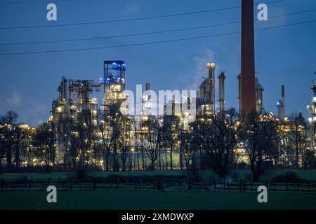 Raffineries de pétrole de la Ruhr à Gelsenkirchen, Scholven, Rhénanie du Nord-Westphalie, Allemagne Banque D'Images