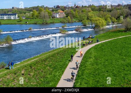 Barrage de la Ruhr près de Hattingen, section de la piste cyclable de la vallée de la Ruhr le long de la Ruhr, Rhénanie du Nord-Westphalie, Allemagne Banque D'Images