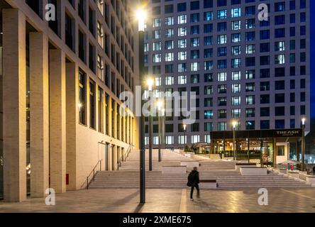Barmer Platz, MesseCity Cologne, sur la gauche le Motel One Hotel, Restaurant The Ash, à Deutz, Rhénanie-du-Nord-Westphalie, Allemagne Banque D'Images