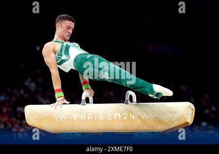 L'Irlandais Rhys McClenaghan suit sa routine sur le Pommel Horse lors de la gymnastique artistique, qualification masculine à la Bercy Arena le premier jour des Jeux Olympiques de Paris 2024 en France. Date de la photo : samedi 27 juillet 2024. Banque D'Images