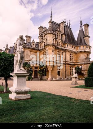 Le magnifique parterre au manoir de Waddesdon, à Waddesdon, Buckinghamshire en fleurs. Banque D'Images