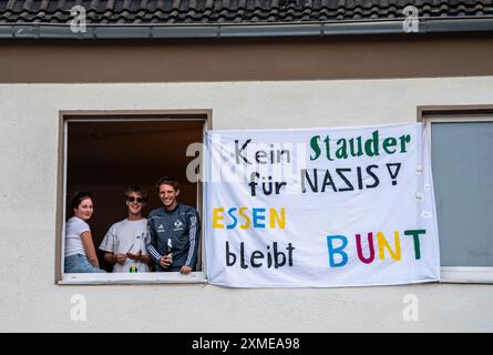 Démo contre la conférence du parti AFD au Grugahalle à Essen, plus de 5000 participants sont venus à Essen pour une démo rave, Bass gegen Hass, qui a conduit à Banque D'Images