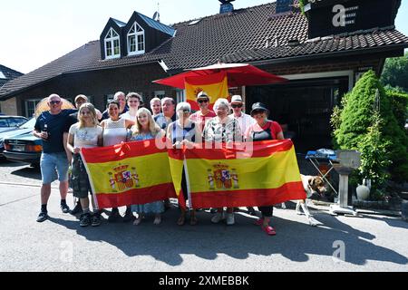 DEU, Allemagne, Iserlohn : une réunion de famille spéciale a eu lieu samedi au Schleifenweg d'Iserlohn. Un clan familial composé de mère Banque D'Images