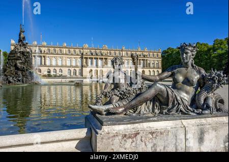 Figure féminine mythologique au bord de la Fontaine de Fama, Fontaine de Fama, fontaine, fontaine, parterre d'eau, nouveau palais Herrenchiemsee, palais Banque D'Images