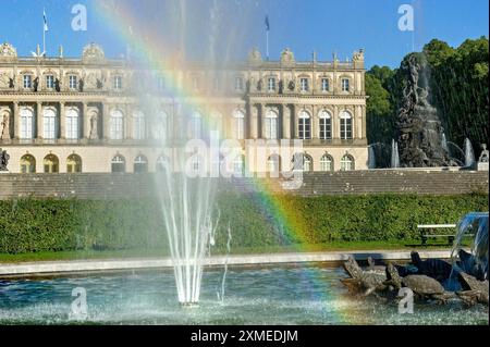 Arc-en-ciel dans la fontaine de Latona, fontaine de Latona et fontaine de Fortuna, fontaine de Fortuna, fontaine, fontaine, parc du château, château Herrenchiemsee Banque D'Images