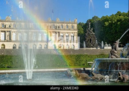 Arc-en-ciel dans la fontaine de Latona, fontaine de Latona et fontaine de Fortuna, fontaine de Fortuna, fontaine, fontaine, parc du château, château Herrenchiemsee Banque D'Images