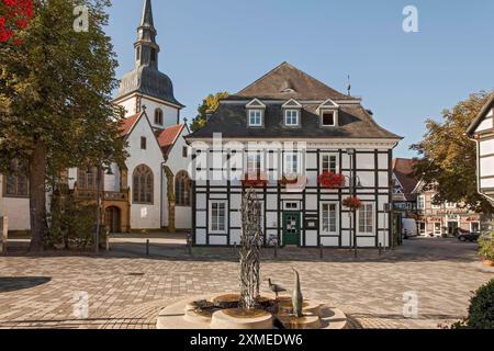 Mairie avec église Rietberg Allemagne Banque D'Images