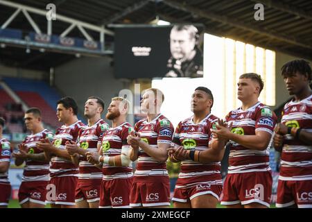 Wigan, Angleterre - 26 juillet 2024 - minutes applaudissements pour le journaliste Bill Arthur. Rugby League Betfred Super League , Wigan Warriors vs Warrington Wolves au Brick Community Stadium, Wigan, Royaume-Uni Dean Williams Banque D'Images