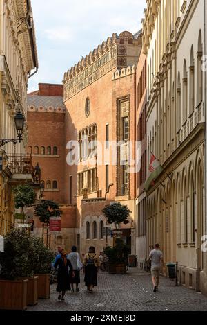 La synagogue de la rue Kazinczy dans le vieux quartier juif de Budapest Banque D'Images