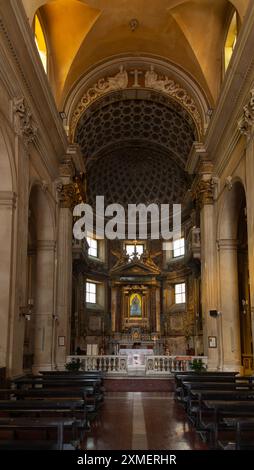 Intérieur de Santa Maria della Consolazione, une église catholique baroque au pied du Mont Palatin dans le quartier Campitelli, Rome, Italie Banque D'Images