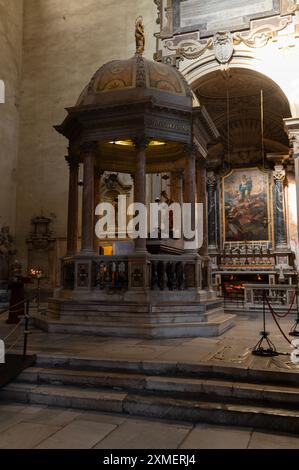 Temple de l'impératrice Sainte-Hélène, mère de l'empereur Constantin, Basilique de Santa Maria in Aracoeli, Rome, Italie Banque D'Images