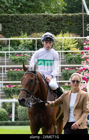 Ascot, Berkshire, Royaume-Uni. 27 juillet 2024. Horse Friendly Soul monté par le jockey Kieran Shoemark remporte les Longines Valiant Stakes (classe 1) (Groupe 3) au QIPCO King George Day à l'hippodrome d'Ascot dans le Berkshire. Propriétaire George Strawbridge, entraîneur John et Thady Gosden, Newmarket, éleveur George Strawbridge. Crédit : Maureen McLean/Alamy Live News Banque D'Images