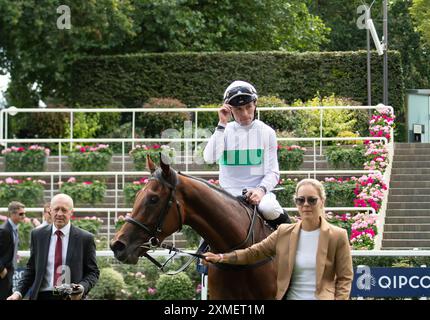 Ascot, Berkshire, Royaume-Uni. 27 juillet 2024. Horse Friendly Soul monté par le jockey Kieran Shoemark remporte les Longines Valiant Stakes (classe 1) (Groupe 3) au QIPCO King George Day à l'hippodrome d'Ascot dans le Berkshire. Propriétaire George Strawbridge, entraîneur John et Thady Gosden, Newmarket, éleveur George Strawbridge. Crédit : Maureen McLean/Alamy Live News Banque D'Images