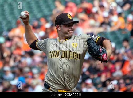 Baltimore, États-Unis. 27 juillet 2024. BALTIMORE, MD - JUILLET 27 : Michael King, lanceur des Padres de San Diego (34) sur le monticule lors d'un match MLB entre les Orioles de Baltimore et les Padres de San Diego, le 27 juillet 2024, à Orioles Park à Camden Yards, à Baltimore, Maryland. (Photo de Tony Quinn/SipaUSA) crédit : Sipa USA/Alamy Live News Banque D'Images