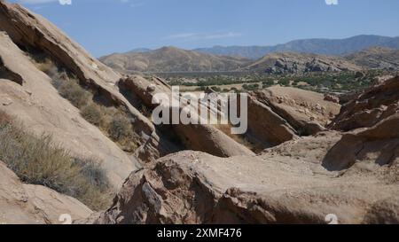 Agua Dulce, Californie, USA 23 juillet 2024 Parc naturel de Vasquez Rocks le 23 juillet 2024 à Agua Dulce, Californie, USA. Cet endroit est où Dracula avec Bela Lugosi, le film Flintstones, Mel Brooks Blazing Saddles, Bill et Ted's excellent Adventure avec Keanu Reeves, Planet of the Apes, Star Trek, Austin Powers Man of Mystery avec Mike Myers, Army of Darkness, Werewolf of London, Michael Jackson Black and White Video, Bette Midler pour les garçons, Rihanna et Justin Timberlake Rehab Video, Steal My Girl with One Direction, Airwolf, A Team, The Bionic Woman, Borderlands filmé à Agua Dulc Banque D'Images