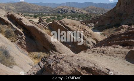 Agua Dulce, Californie, USA 23 juillet 2024 Parc naturel de Vasquez Rocks le 23 juillet 2024 à Agua Dulce, Californie, USA. Cet endroit est où Dracula avec Bela Lugosi, le film Flintstones, Mel Brooks Blazing Saddles, Bill et Ted's excellent Adventure avec Keanu Reeves, Planet of the Apes, Star Trek, Austin Powers Man of Mystery avec Mike Myers, Army of Darkness, Werewolf of London, Michael Jackson Black and White Video, Bette Midler pour les garçons, Rihanna et Justin Timberlake Rehab Video, Steal My Girl with One Direction, Airwolf, A Team, The Bionic Woman, Borderlands filmé à Agua Dulc Banque D'Images