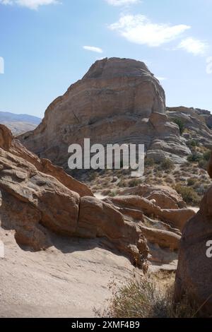 Agua Dulce, Californie, USA 23 juillet 2024 Parc naturel de Vasquez Rocks le 23 juillet 2024 à Agua Dulce, Californie, USA. Cet endroit est où Dracula avec Bela Lugosi, le film Flintstones, Mel Brooks Blazing Saddles, Bill et Ted's excellent Adventure avec Keanu Reeves, Planet of the Apes, Star Trek, Austin Powers Man of Mystery avec Mike Myers, Army of Darkness, Werewolf of London, Michael Jackson Black and White Video, Bette Midler pour les garçons, Rihanna et Justin Timberlake Rehab Video, Steal My Girl with One Direction, Airwolf, A Team, The Bionic Woman, Borderlands filmé à Agua Dulc Banque D'Images