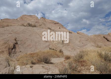 Agua Dulce, Californie, USA 23 juillet 2024 Parc naturel de Vasquez Rocks le 23 juillet 2024 à Agua Dulce, Californie, USA. Cet endroit est où Dracula avec Bela Lugosi, le film Flintstones, Mel Brooks Blazing Saddles, Bill et Ted's excellent Adventure avec Keanu Reeves, Planet of the Apes, Star Trek, Austin Powers Man of Mystery avec Mike Myers, Army of Darkness, Werewolf of London, Michael Jackson Black and White Video, Bette Midler pour les garçons, Rihanna et Justin Timberlake Rehab Video, Steal My Girl with One Direction, Airwolf, A Team, The Bionic Woman, Borderlands filmé à Agua Dulc Banque D'Images