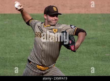 Baltimore, États-Unis. 27 juillet 2024. BALTIMORE, MD - JUILLET 27 : Michael King (34), lanceur des Padres de San Diego, lance lors d'un match MLB entre les Orioles de Baltimore et les Padres de San Diego, le 27 juillet 2024, à Orioles Park à Camden Yards, à Baltimore, Maryland. (Photo de Tony Quinn/SipaUSA) crédit : Sipa USA/Alamy Live News Banque D'Images