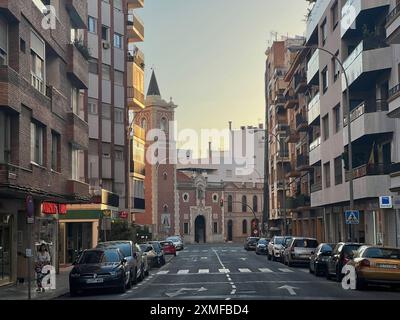 Le Templo San Vicente de Paul se trouve au bout de la Calle Genova, dans le quartier Triana de Séville. Banque D'Images