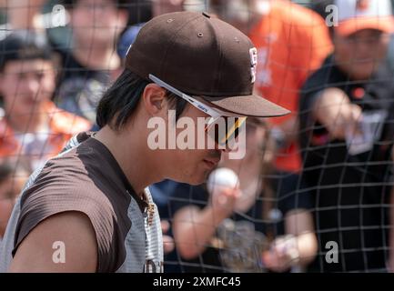 Baltimore, États-Unis. 27 juillet 2024. BALTIMORE, MD - JUILLET 27 : le lanceur Yuki Matsui des Padres de San Diego (1) avant un match MLB entre les Orioles de Baltimore et les Padres de San Diego, le 27 juillet 2024, à Orioles Park à Camden Yards, à Baltimore, Maryland. (Photo de Tony Quinn/SipaUSA) crédit : Sipa USA/Alamy Live News Banque D'Images