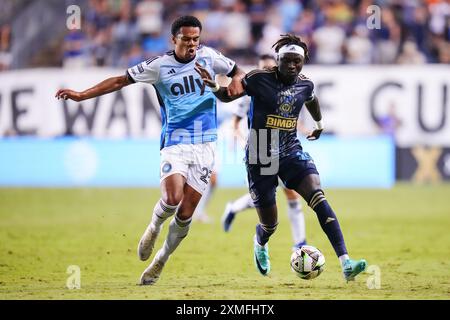 Chester, Pennsylvanie, États-Unis. 27 juillet 2024. Olivier Mbaizo (15 ans), défenseur de l'Union de Philadelphie, poursuit le ballon lors de la deuxième moitié d'un match de la MLS contre Charlotte FC au Subaru Park à Chester, en Pennsylvanie. Kyle Rodden/CSM/Alamy Live News Banque D'Images