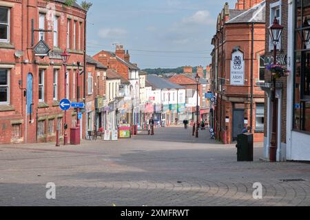 Rue déserte à Ilkeston, Derbyshire, Royaume-Uni Banque D'Images