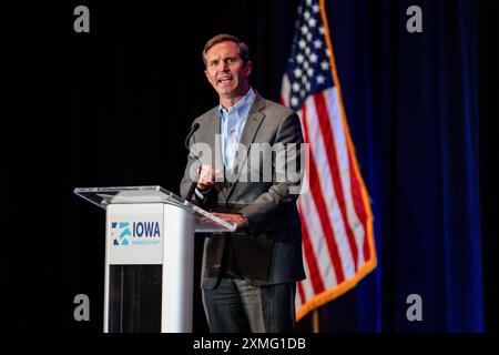 Des Moines, États-Unis. 27 juillet 2024. Le gouverneur Andy Beshear s'exprime sur scène. Le gouverneur du Kentucky Andy Beshear a pris la parole lors du dîner Liberty & Justice du Parti démocratique de l'Iowa. (Photo de Greg Hauenstein/SOPA images/SIPA USA) crédit : SIPA USA/Alamy Live News Banque D'Images