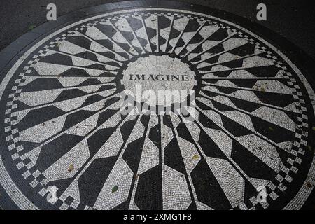 Imaginez Mosaic dans Strawberry Fields de Central Park à New York Banque D'Images