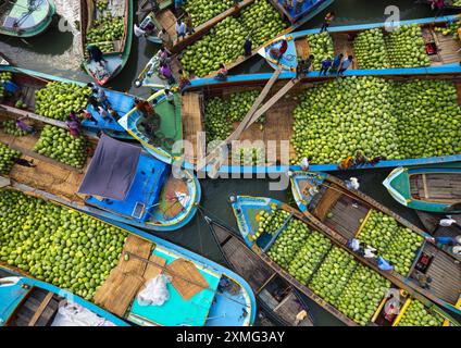 Vue aérienne du marché flottant hebdomadaire, Barisal Division, Harta, Bangladesh Banque D'Images