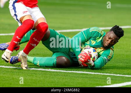 Los Angeles, États-Unis. 27 juillet 2024. Le gardien de but de Manchester United Andre Onana #24 fait un arrêt contre l'Arsenal FC lors d'un match de football amical d'avant-saison au Sofi Stadium. Score final ; Manchester United 1:2 Arsenal Credit : SOPA images Limited/Alamy Live News Banque D'Images