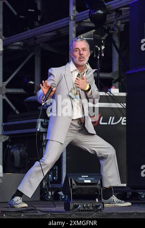 Londres, Royaume-Uni. 27 juillet 2024. LONDRES, ANGLETERRE - JUILLET 27 : Baxter Dury se produit au South Facing Festival, Crystal Palace Bowl le 27 juillet 2024 à Londres, Angleterre. CAP/Mar © Mar/Capital Pictures crédit : Capital Pictures/Alamy Live News Banque D'Images