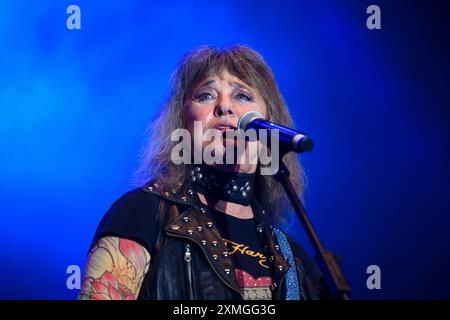 Sängerin Suzi Quatro BEI ihrem Auftritt im Rahmen des Festival Lieder am See 2024 in Franken. Spalt, 27.07.2024 Bayern Deutschland *** chanteuse Suzi Quatro lors de sa performance au festival Lieder am See 2024 à Franconia Spalt, 27 07 2024 Bavière Allemagne Copyright : xDwixAnoraganingrumx Banque D'Images