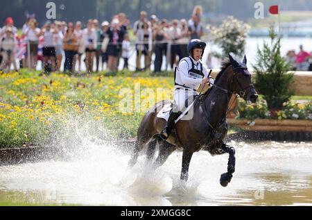 Versailles, France. 28 juillet 2024. Olympia, Paris 2024, sport équestre, soirée, ski de fond, Tom McEwen de Grande-Bretagne monte JL Dublin dans le parcours. Crédit : Rolf Vennenbernd/dpa/Alamy Live News Banque D'Images